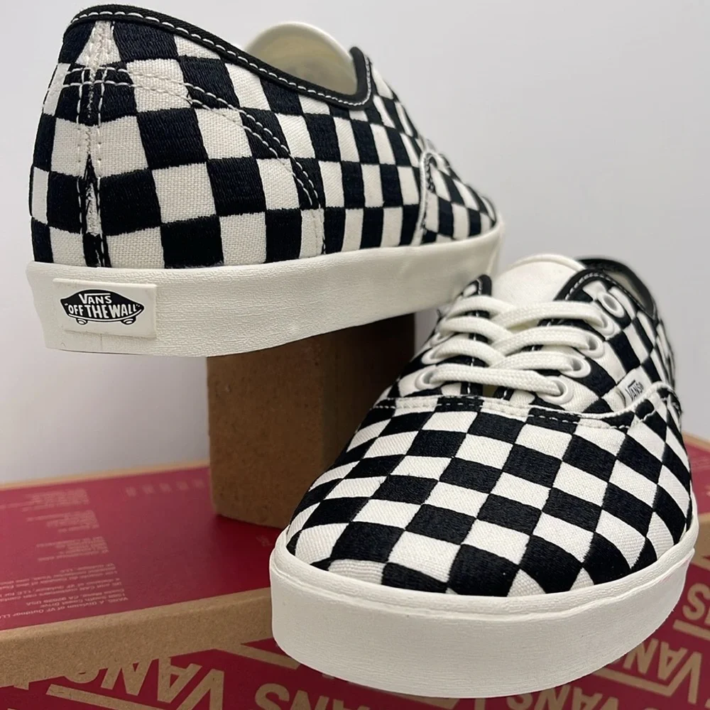 Vans WMNS Authentic Lowpro Embroidered Check Black/M
VN000D041 KP
Sneakersrs - Picture 9 of 16